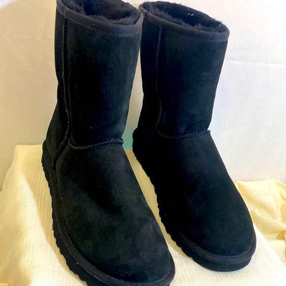 UGG- Brand New- Australia Classic Short. Color: Black 5825 BOOTS- Womens 9 - Picture 9 of 17